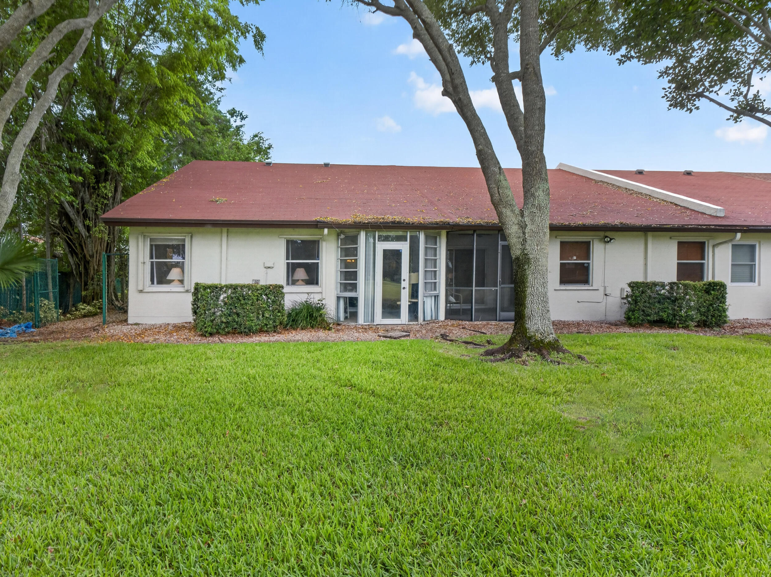 LANDINGS ON CYPRESS GREENS - Residential