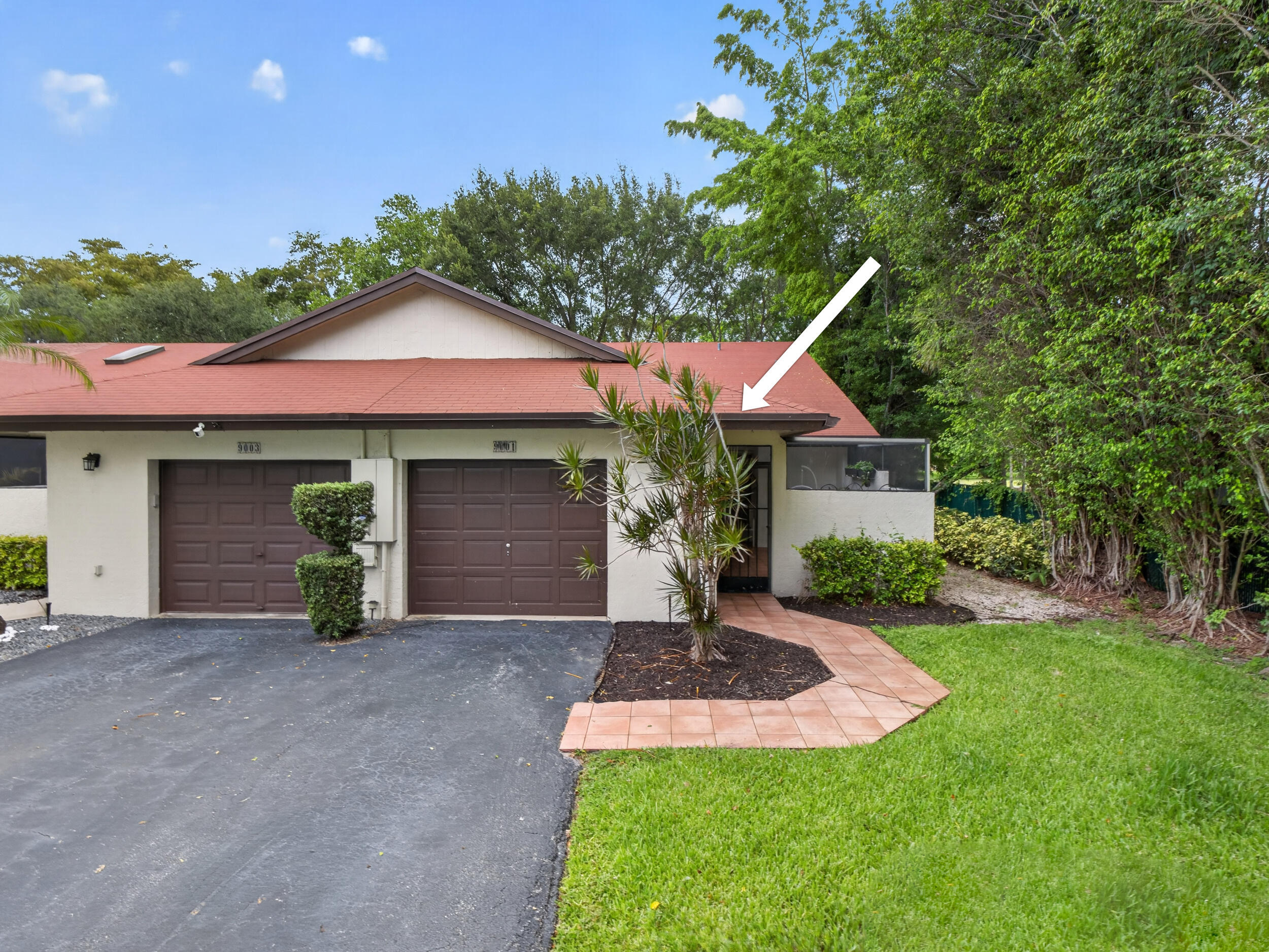 LANDINGS ON CYPRESS GREENS - Residential