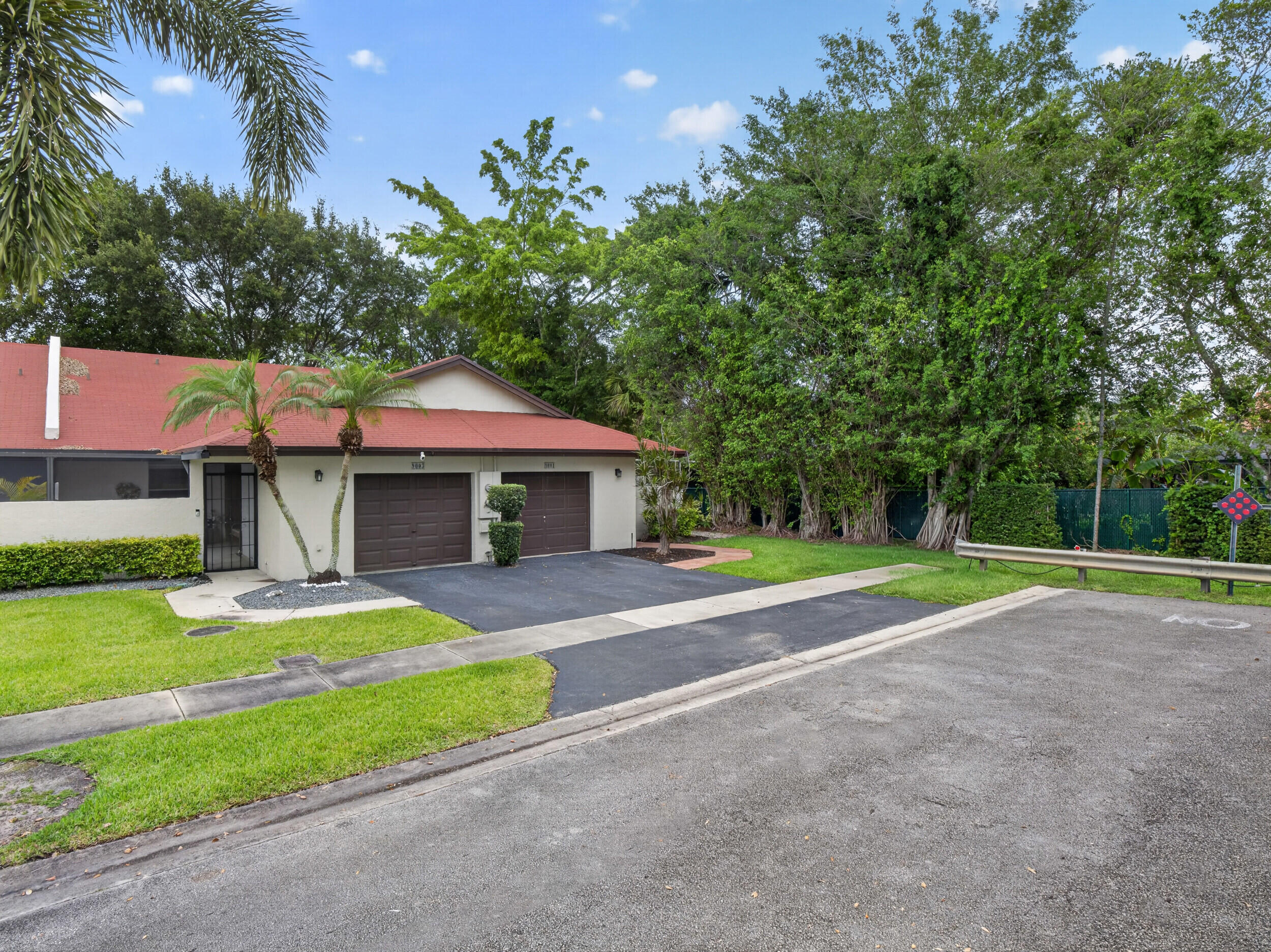 LANDINGS ON CYPRESS GREENS - Residential