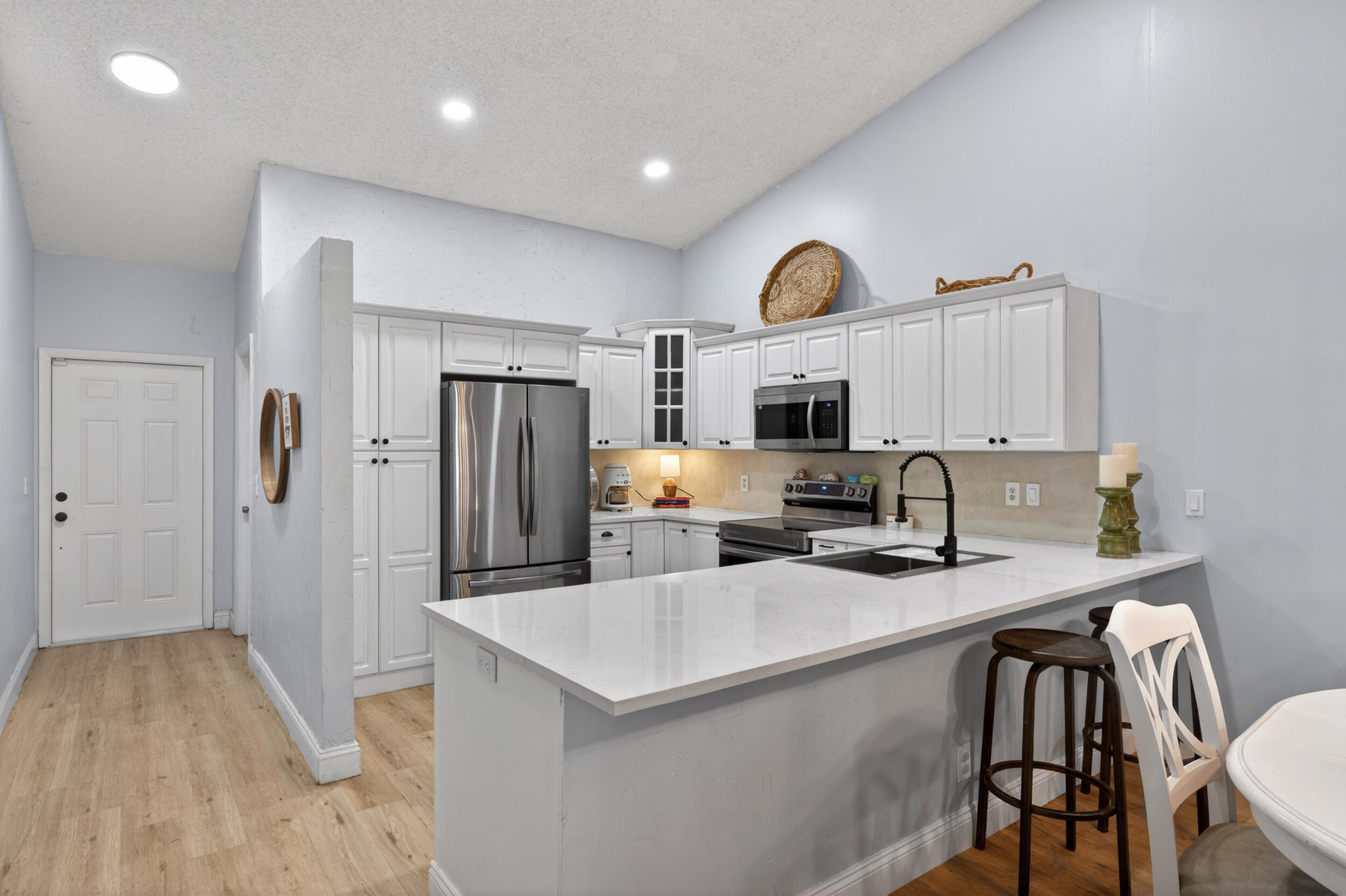 9001 NW 61st Street 111, Tamarac, FL, 33321/$380,000 4 9001 NW 61st Street 111