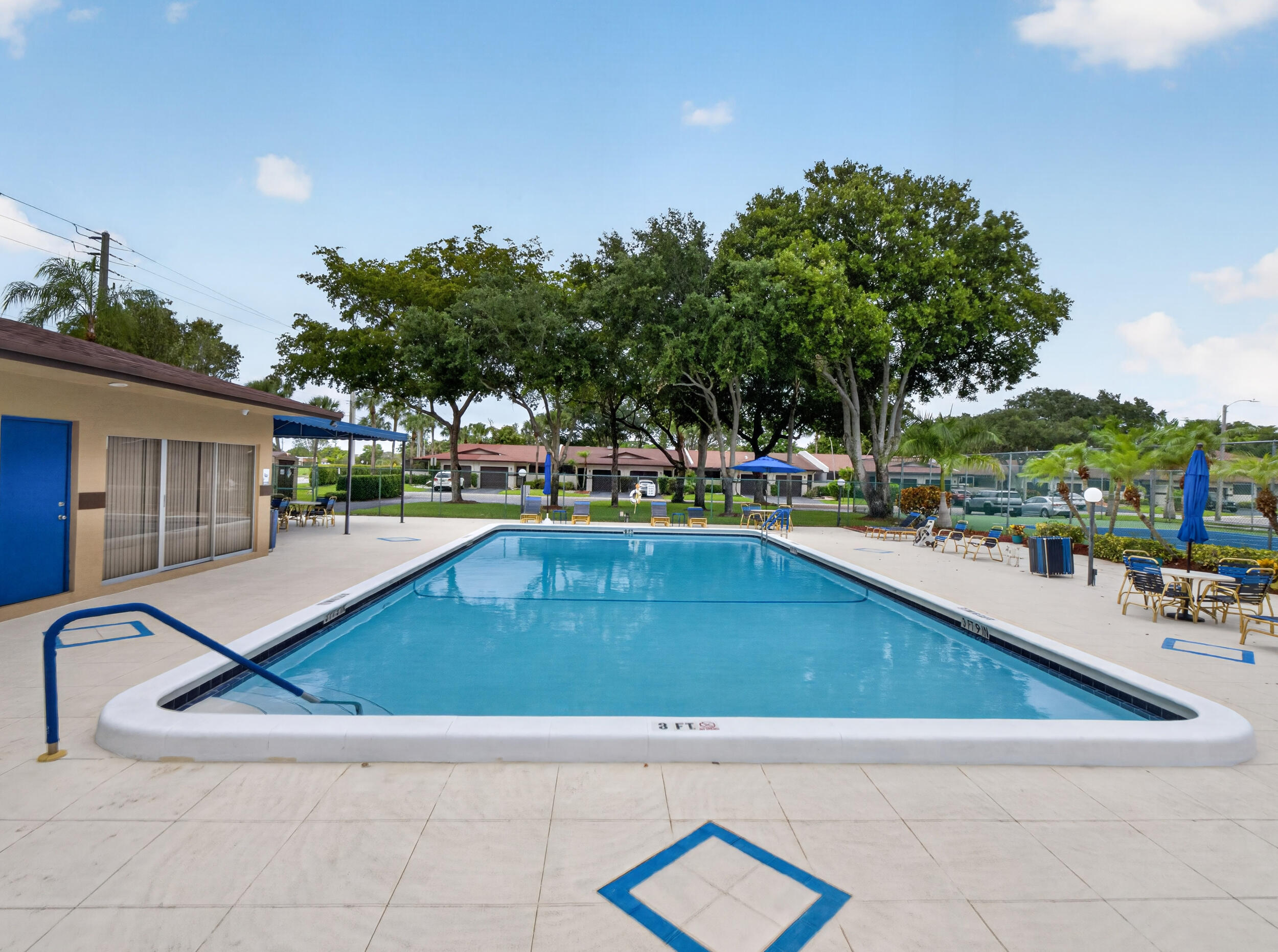 LANDINGS ON CYPRESS GREENS - Residential