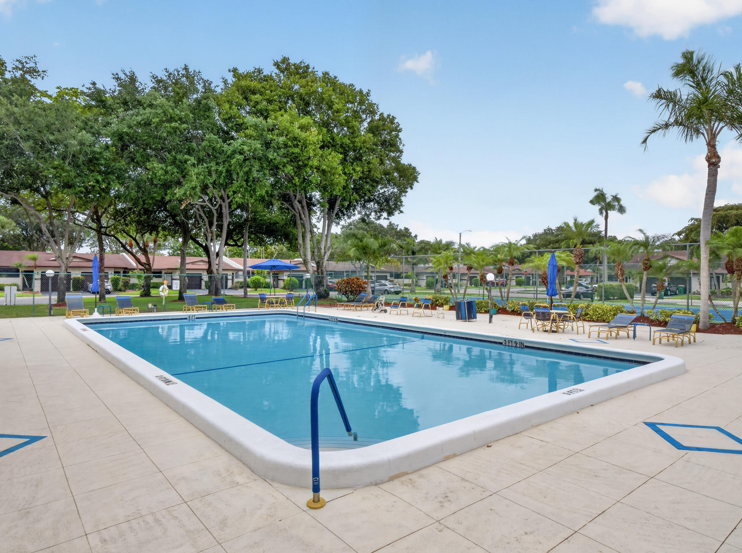 LANDINGS ON CYPRESS GREENS - Residential