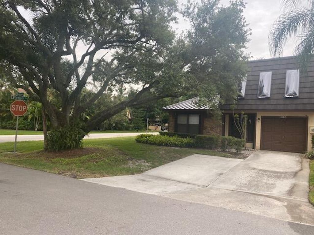 Photo of 1082 Raintree Lane, Palm Beach Gardens, FL 33410 (MLS # R11000906)