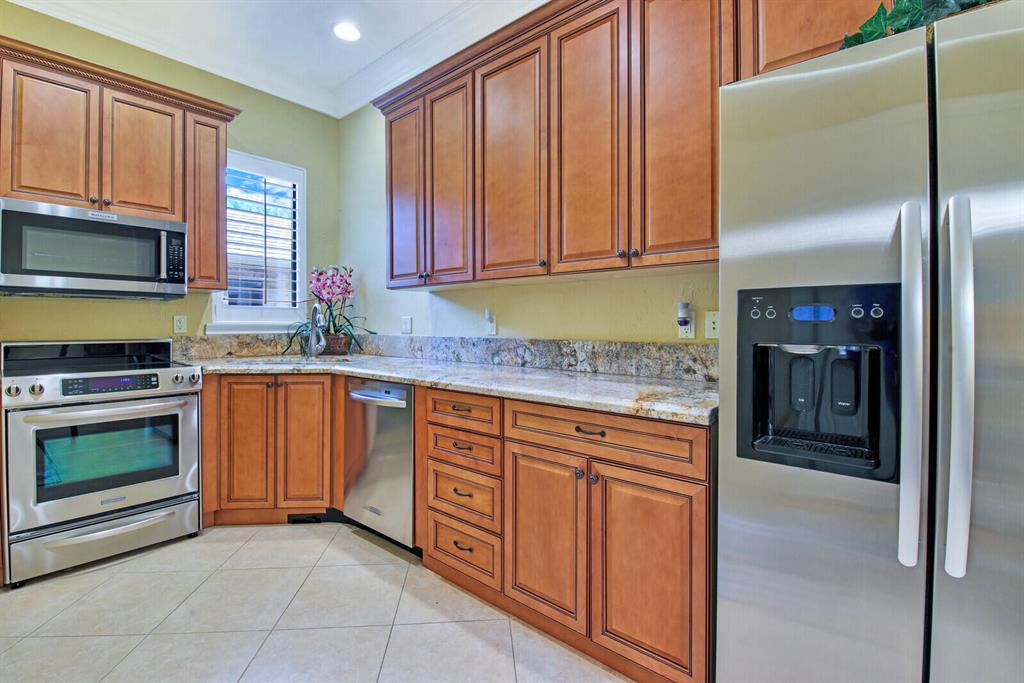 LEXINGTON OF SHERBROOKE - Residential