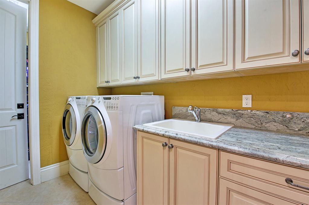 LEXINGTON OF SHERBROOKE - Residential