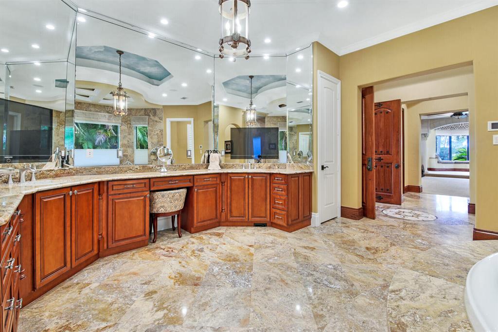 LEXINGTON OF SHERBROOKE - Residential