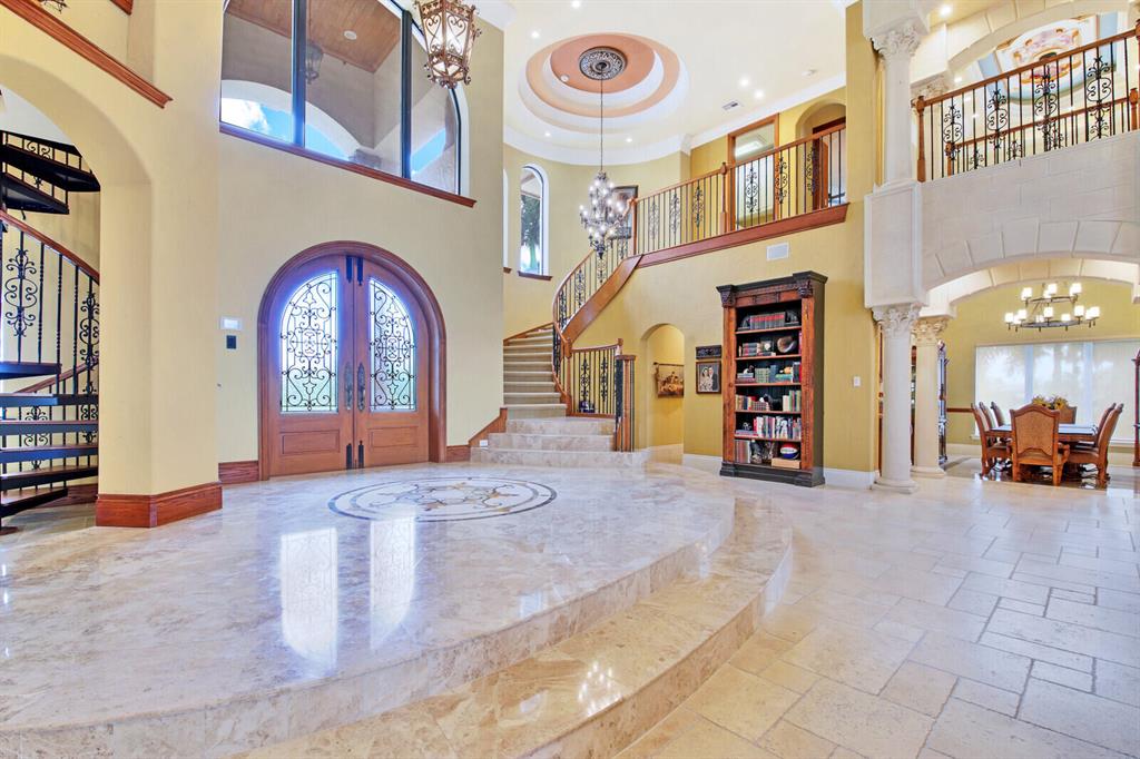 LEXINGTON OF SHERBROOKE - Residential