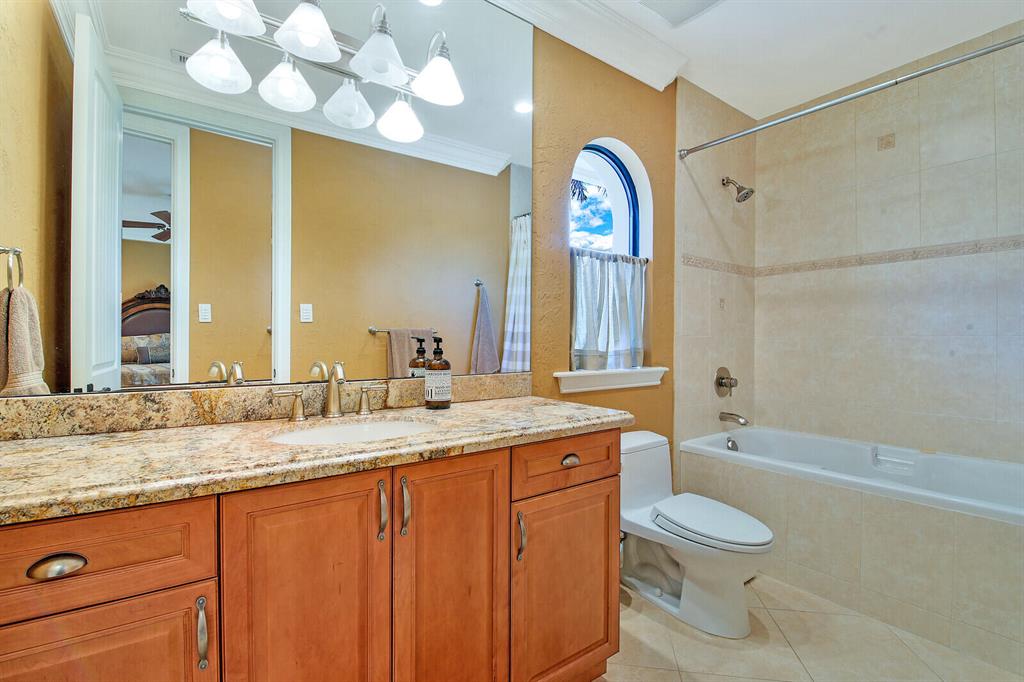 LEXINGTON OF SHERBROOKE - Residential