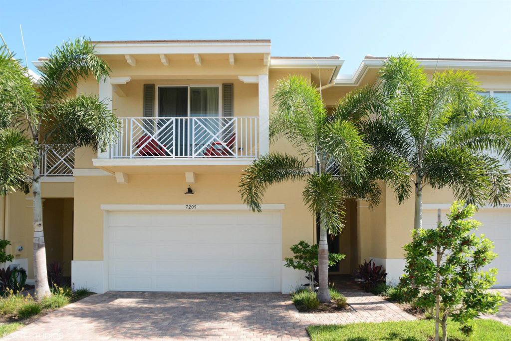 Photo of 7209 Oxford Court, Palm Beach Gardens, FL 33418 (MLS # R10918504)