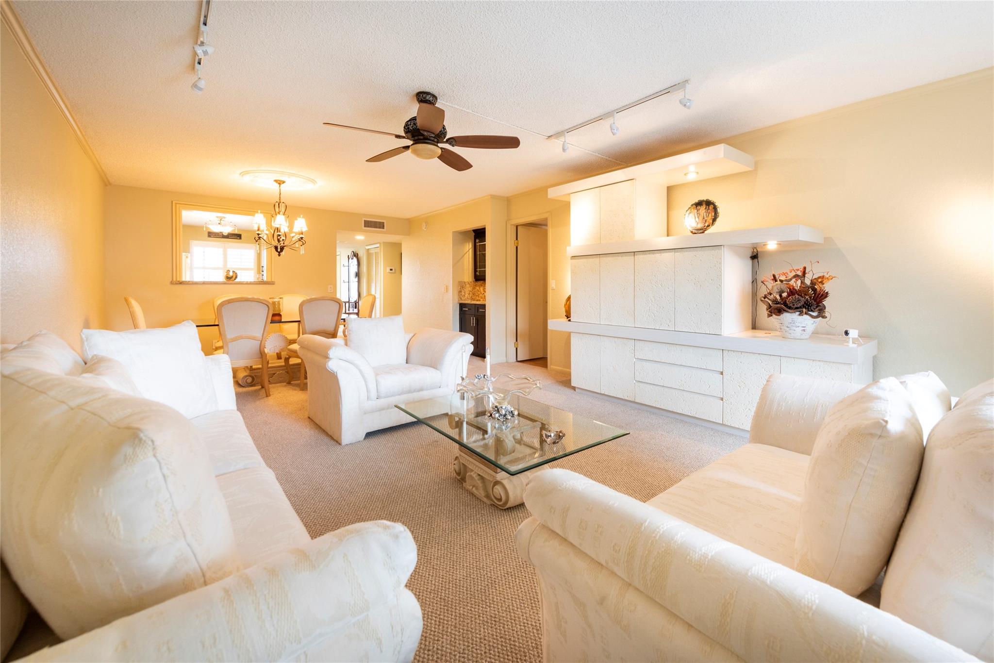 398 Lakeview Dr 202
