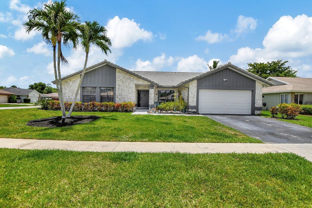 Photo of 20951 Chisolm Way, Boca Raton, FL 33428 (MLS # R10990670)