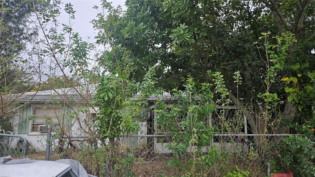 Photo of 422 SW - B 4th Avenue, Delray Beach, FL 33444 (MLS # F10419013)