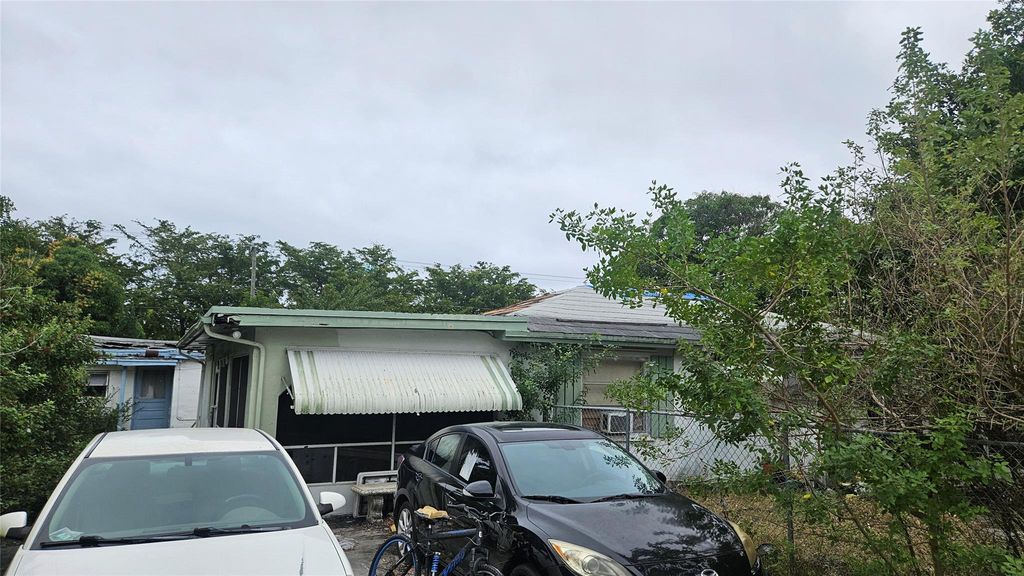 Photo of 422 SW - B 4th Avenue, Delray Beach, FL 33444 (MLS # F10419013)