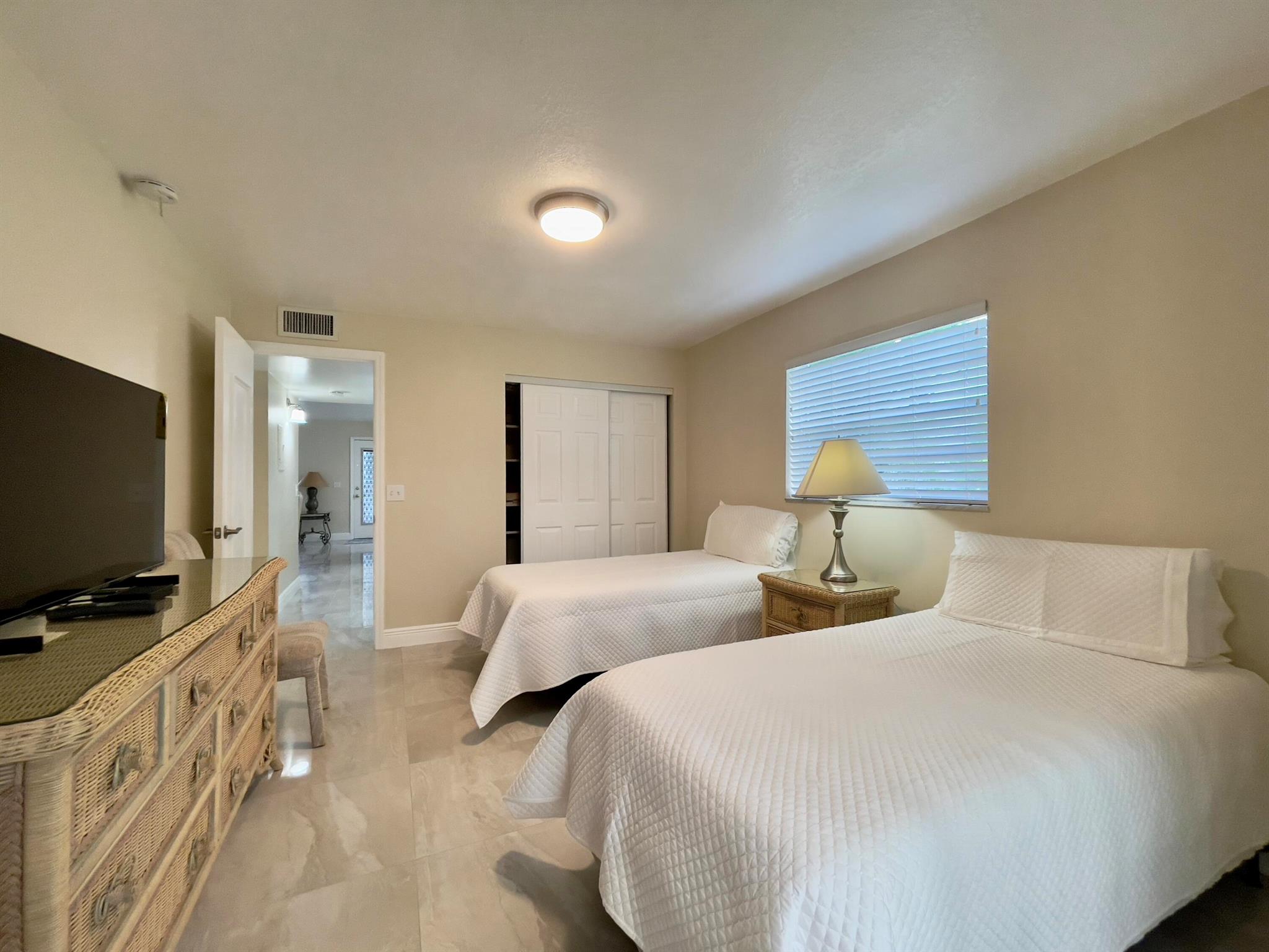 KINGS POINT FLANDERS COND - Residential Lease