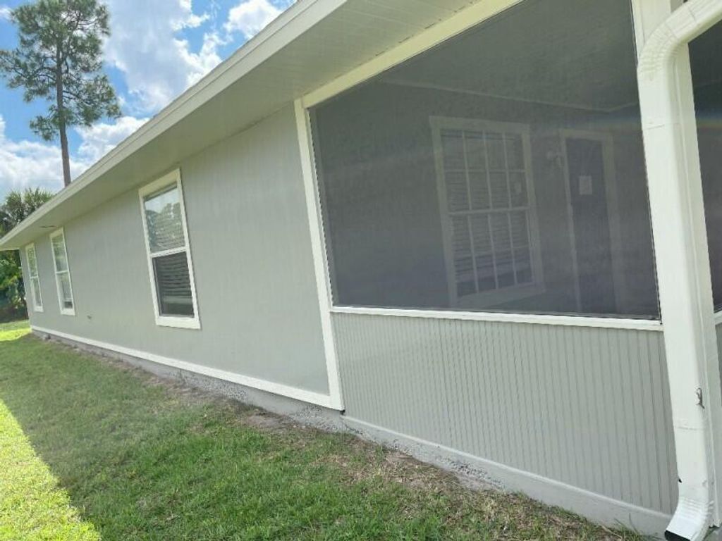 Photo of 1550 17th Court SW, Vero Beach, FL 32962 (MLS # R11132403)