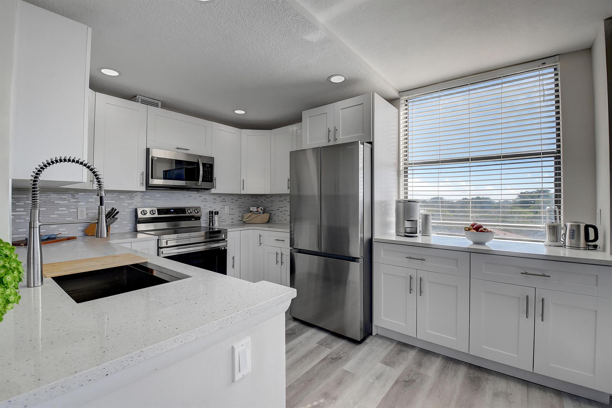 600 Egret 7505 Circle 7505