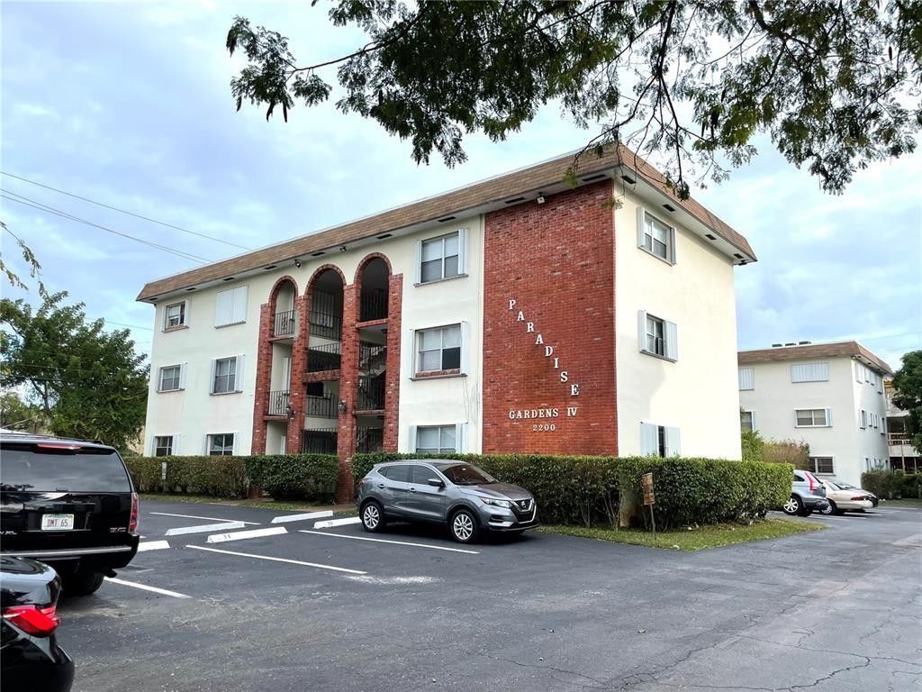 Photo of 2200 Taylor Street #104, Hollywood, FL 33020 (MLS # B26035465)