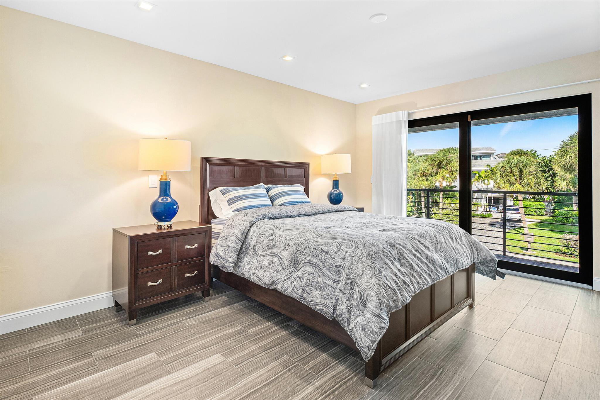 YACHTSMANS COVE TOWNHOUSE - Residential