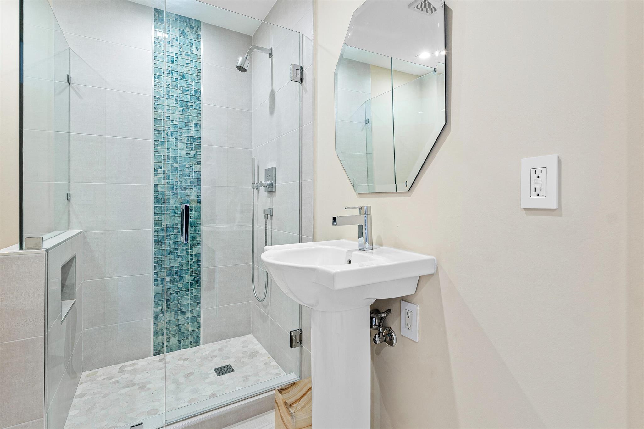 YACHTSMANS COVE TOWNHOUSE - Residential