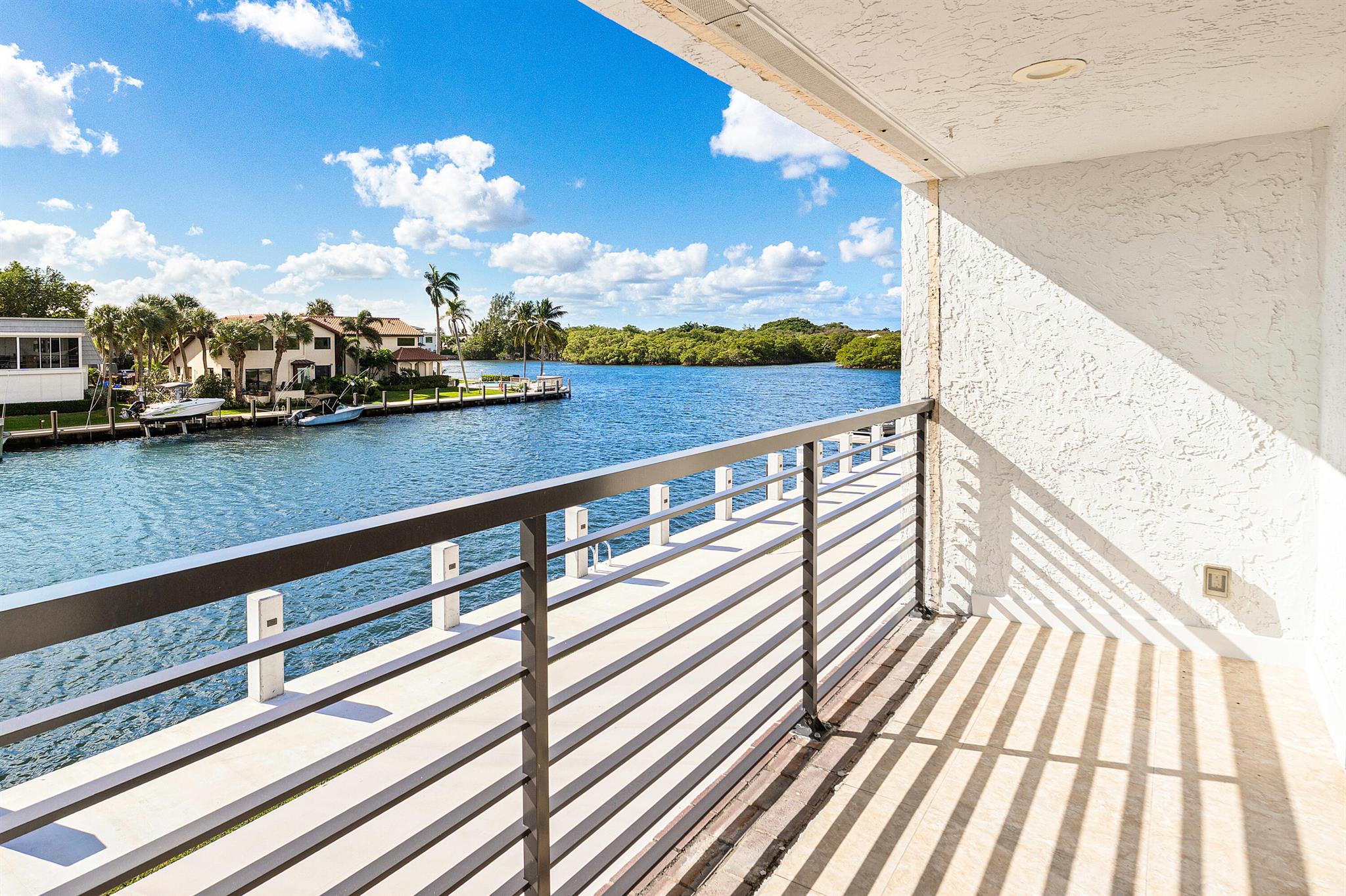 YACHTSMANS COVE TOWNHOUSE - Residential