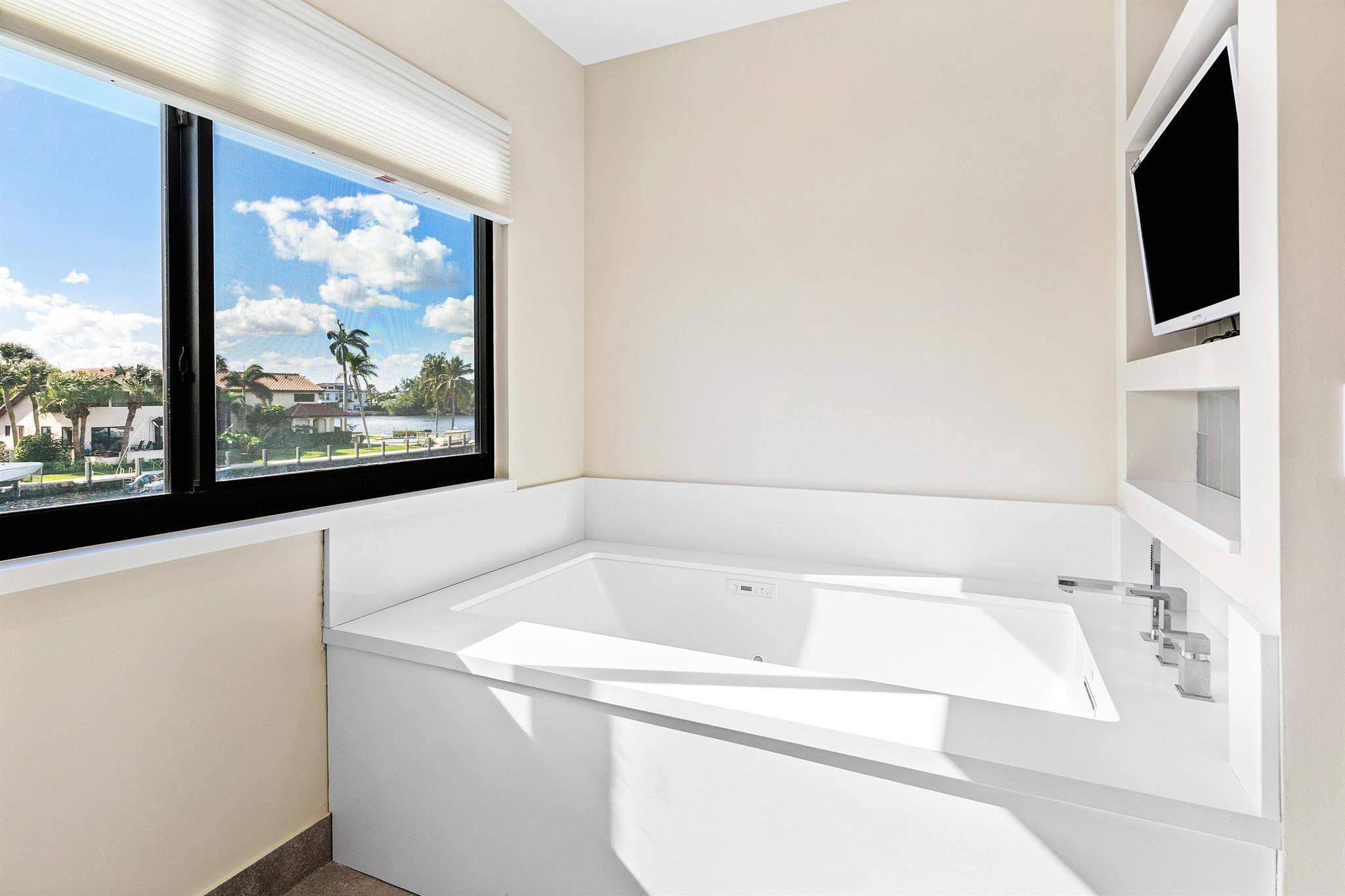 YACHTSMANS COVE TOWNHOUSE - Residential