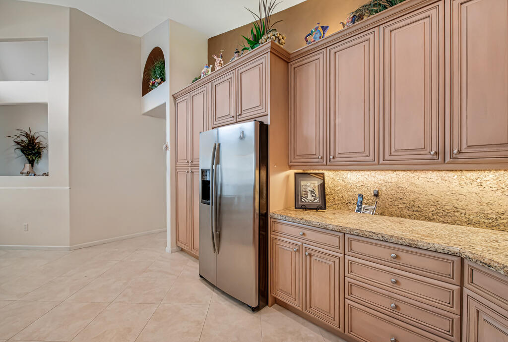 VALENCIA SHORES - Residential