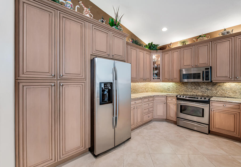 VALENCIA SHORES - Residential