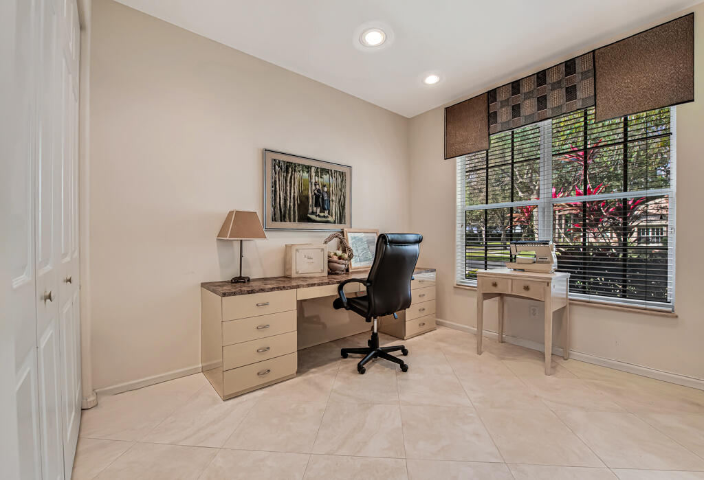 VALENCIA SHORES - Residential