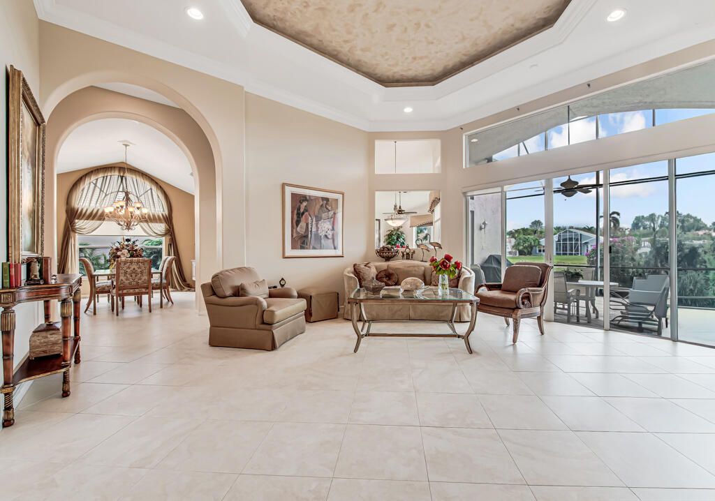 VALENCIA SHORES - Residential