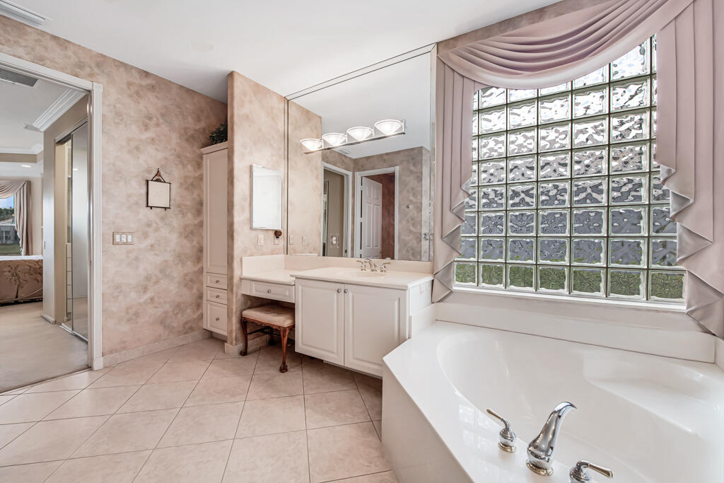 VALENCIA SHORES - Residential