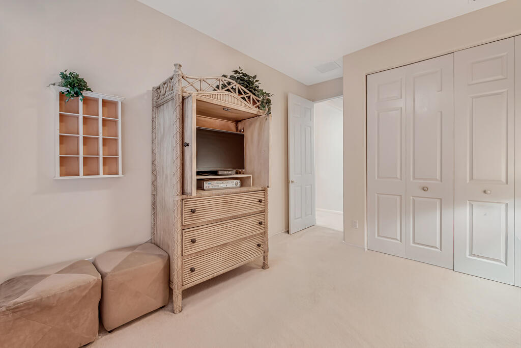 VALENCIA SHORES - Residential