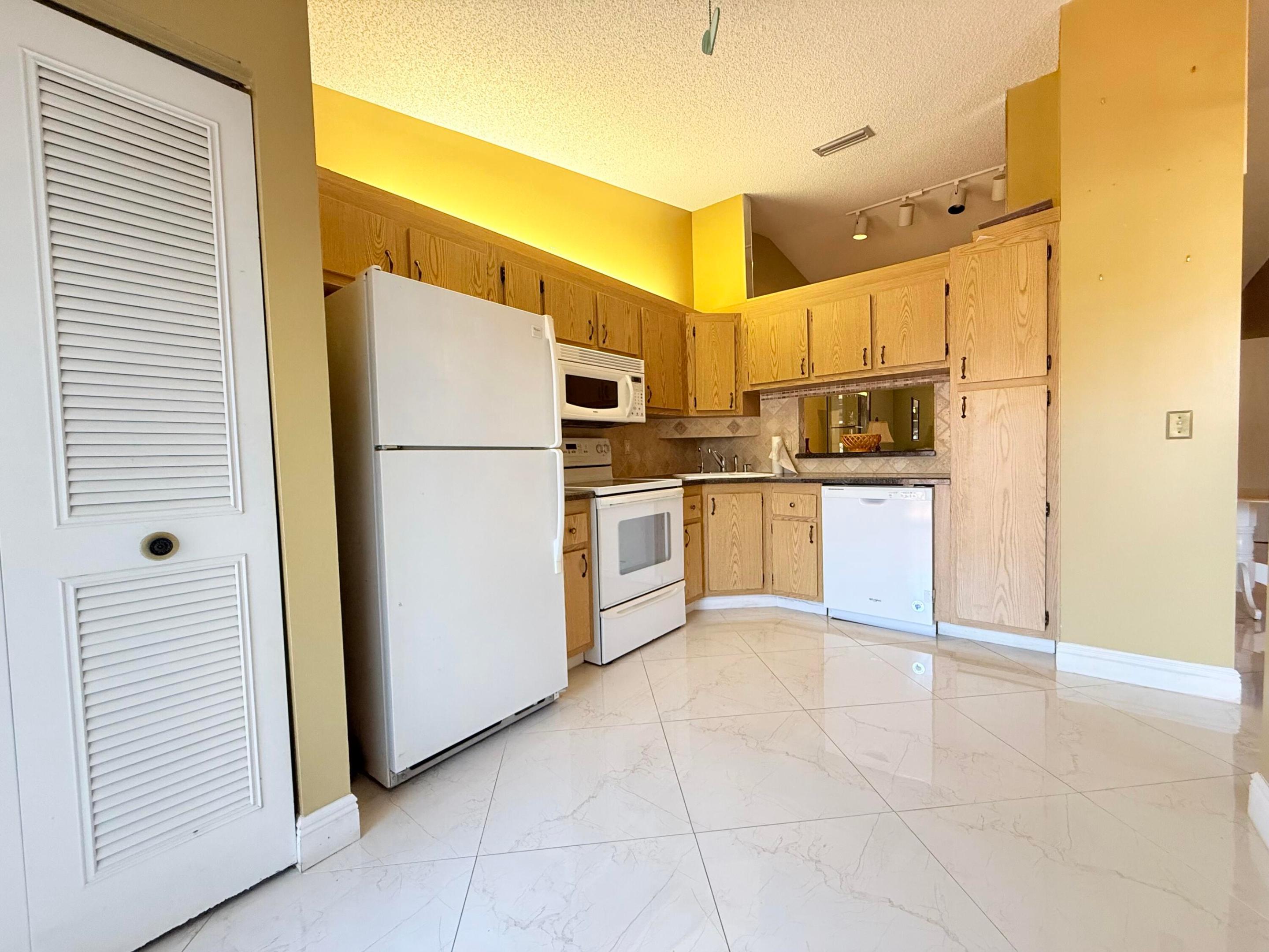 PINE RIDGE NORTH VILLAGE IV CONDO - Residential