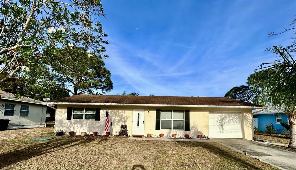 Photo of 661 SE Prineville Street, Port St Lucie, FL 34983 (MLS # R10878190)