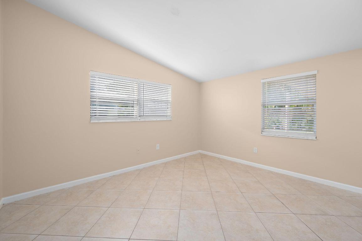 RIVER PARK-UNIT 2- BLK 14 LOT 2 (MAP 34/22N) (OR 3 - Residential