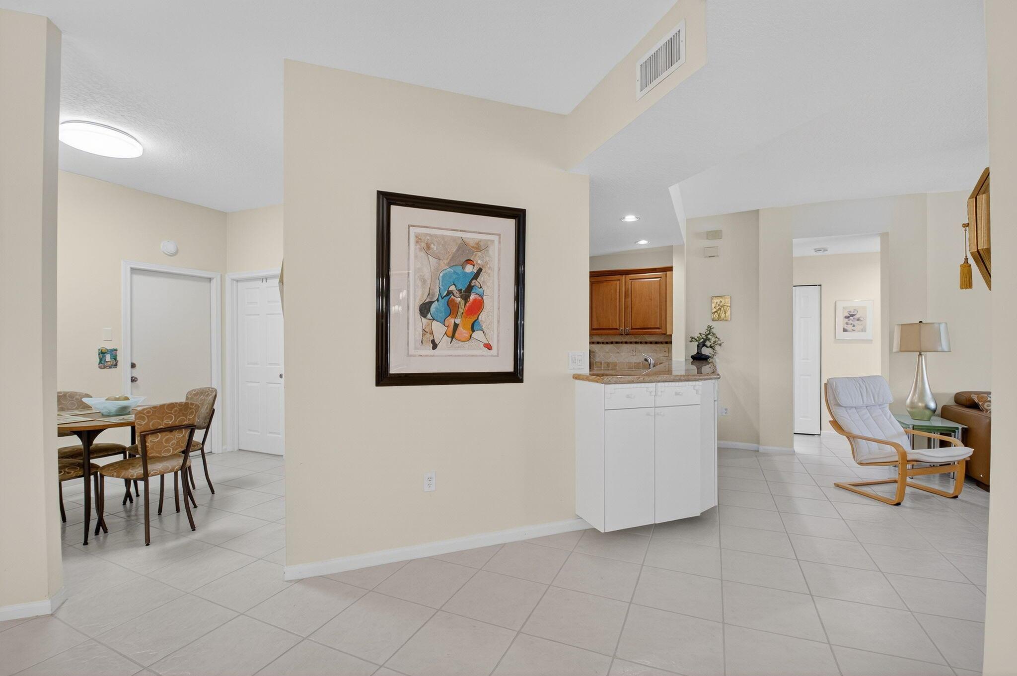 12473 Crystal Pointe Drive 101, Boynton Beach, FL, 33437/$369,900 4 12473 Crystal Pointe Drive 101