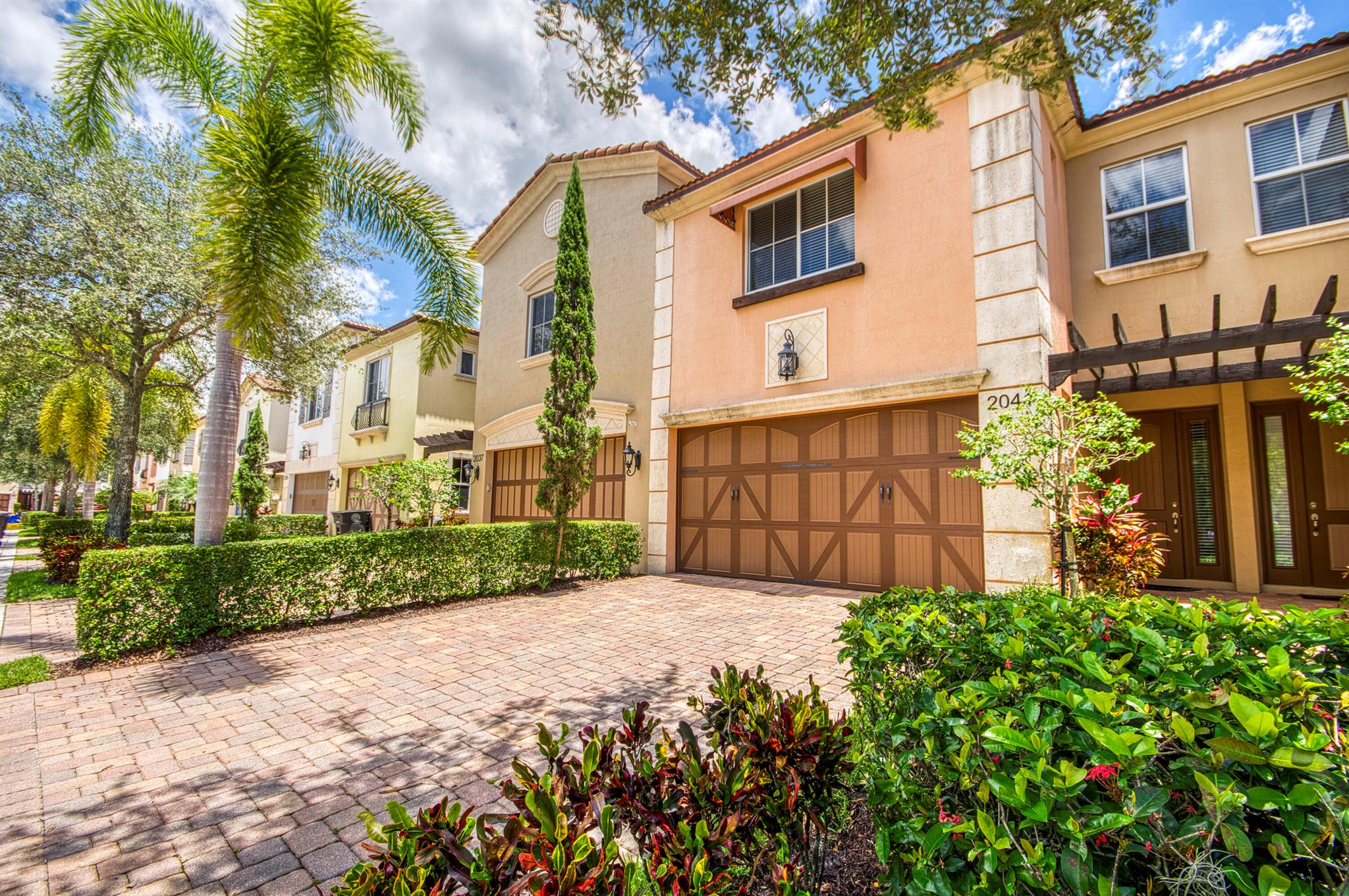 2041 Foxtail View Court
