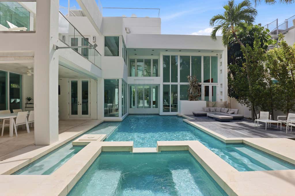 Photo of 3017 N ATLANTIC Boulevard, Fort Lauderdale, FL 33308 (MLS # B26056925)