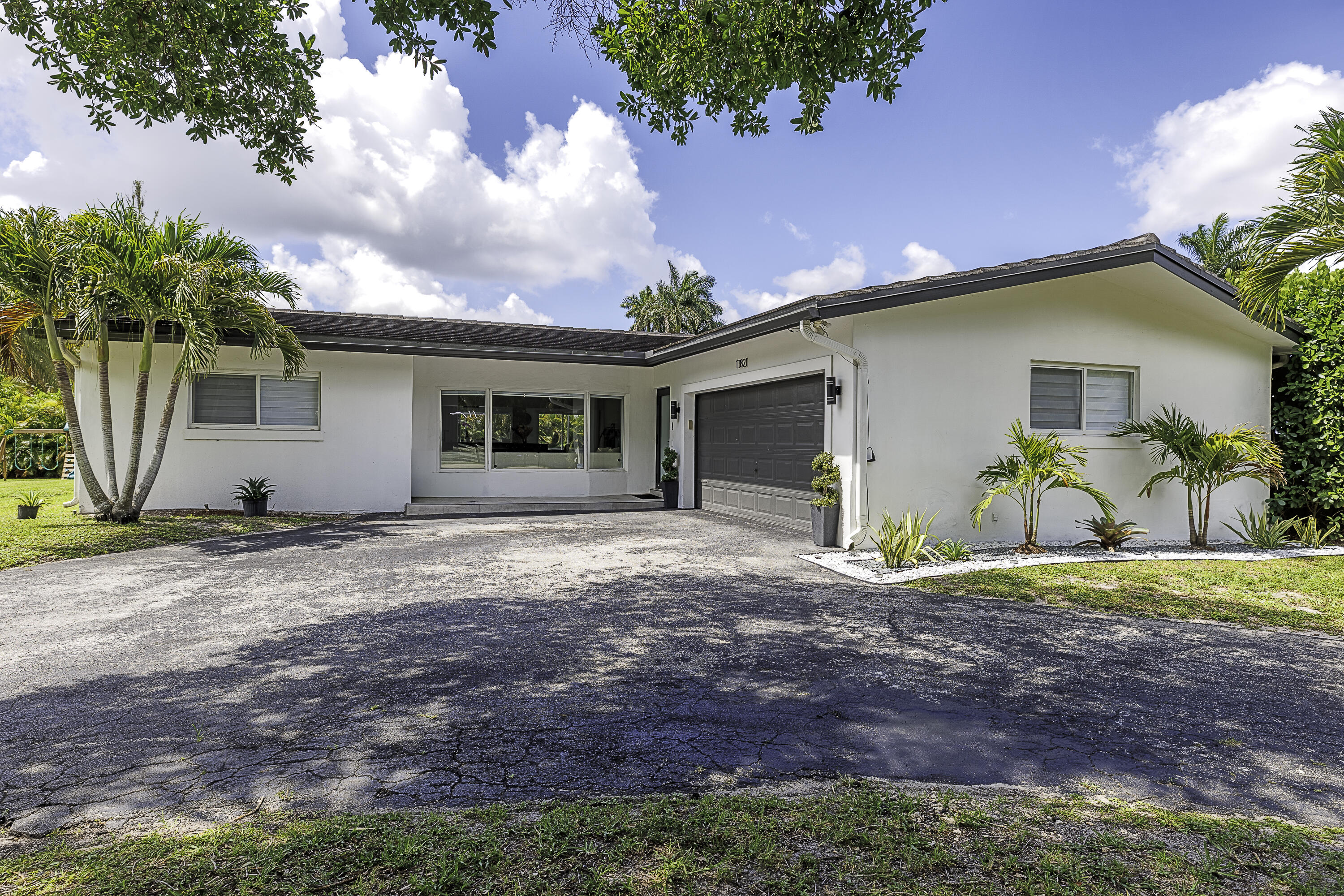 11821 NW 6th Court