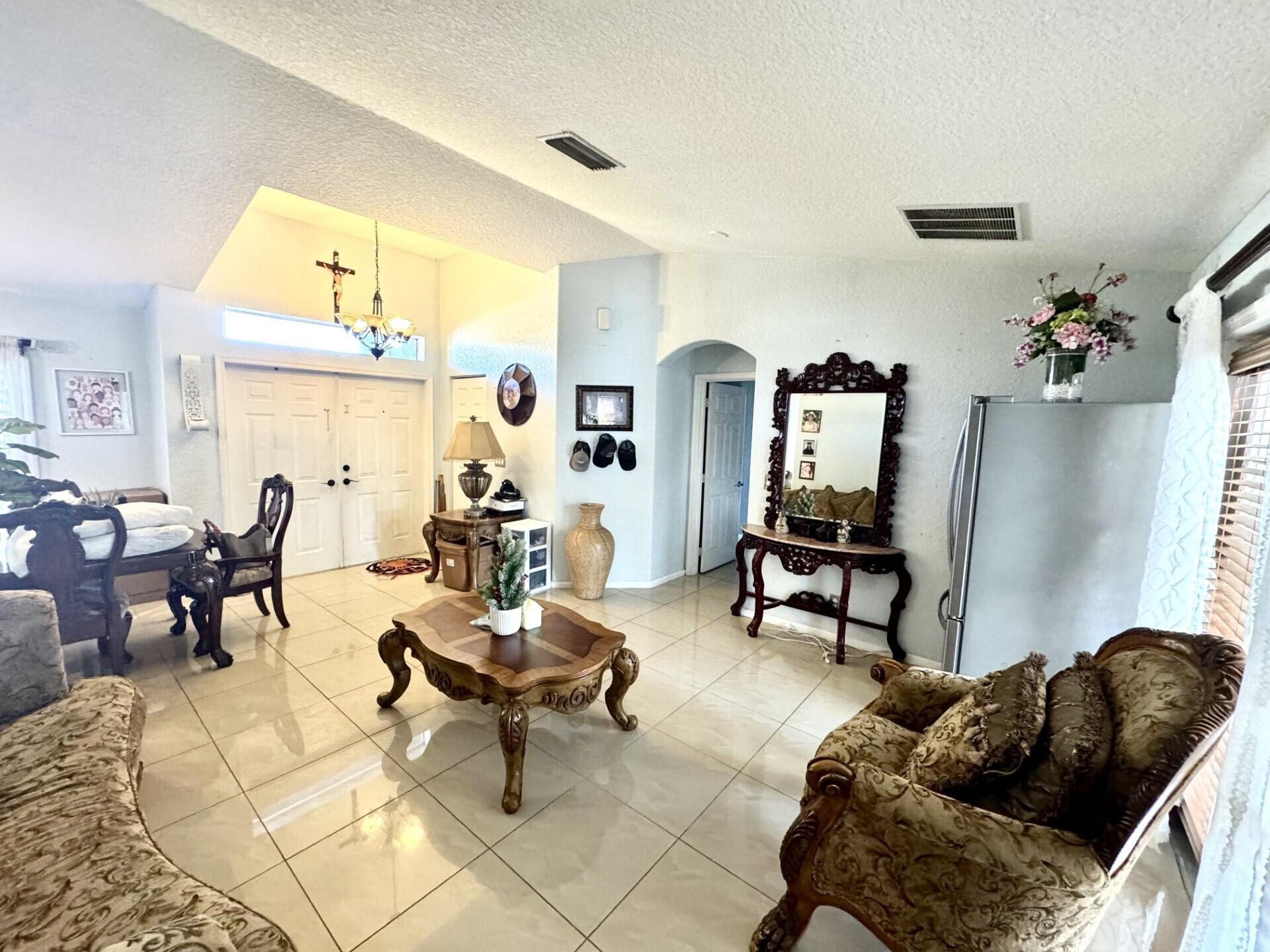 550 SW Fairway Avenue