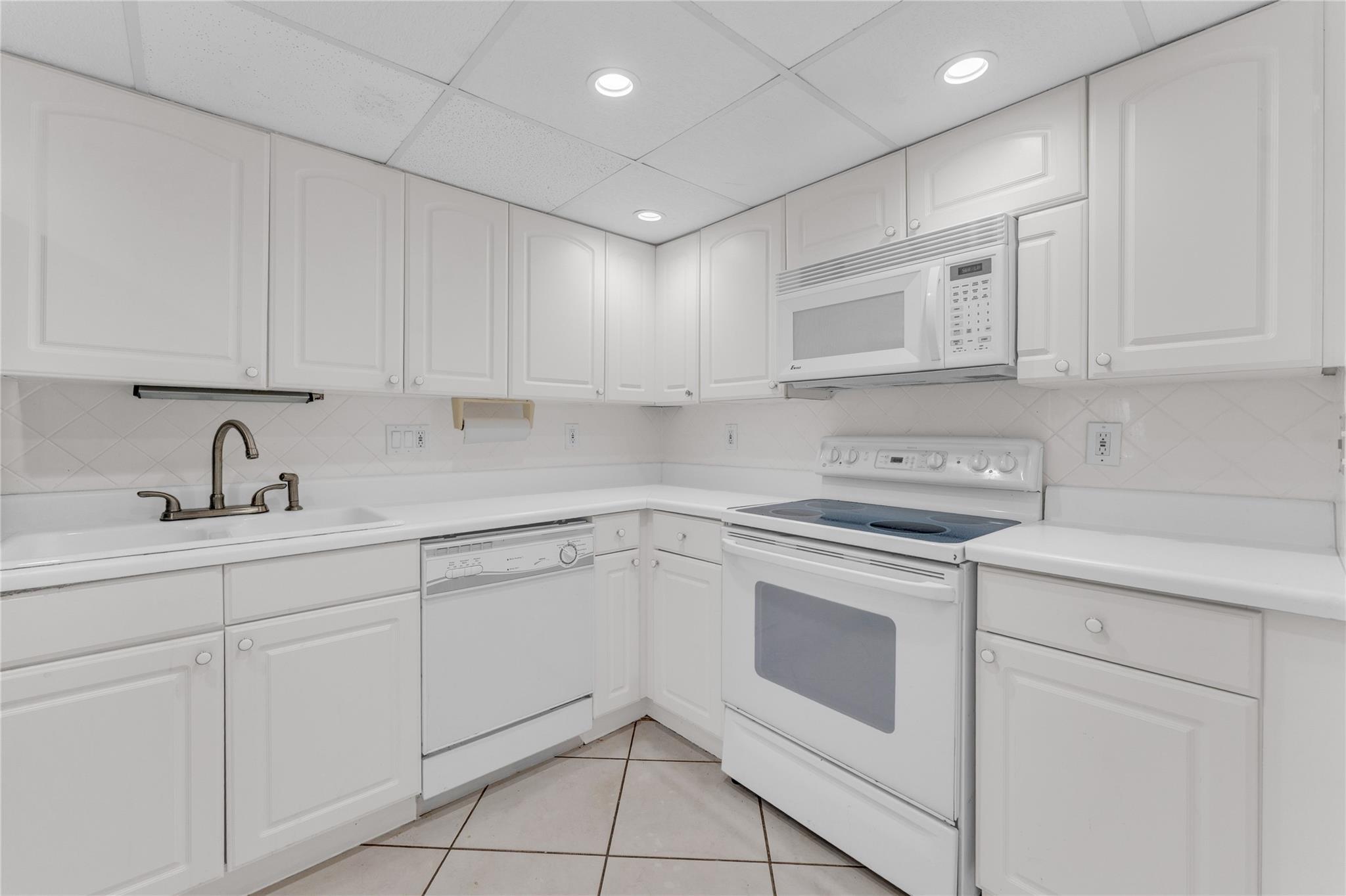POINTE SOUTH CONDO - Residential