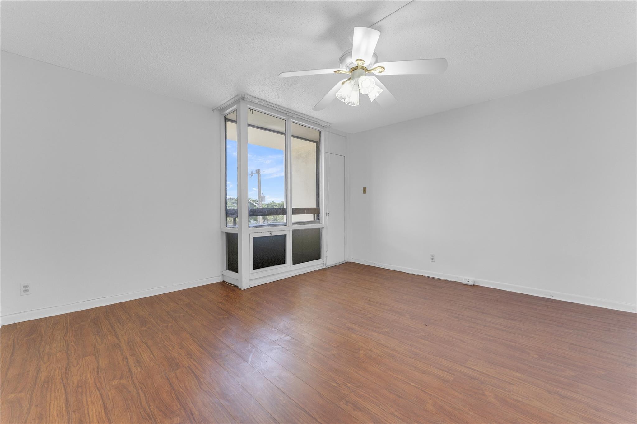 POINTE SOUTH CONDO - Residential