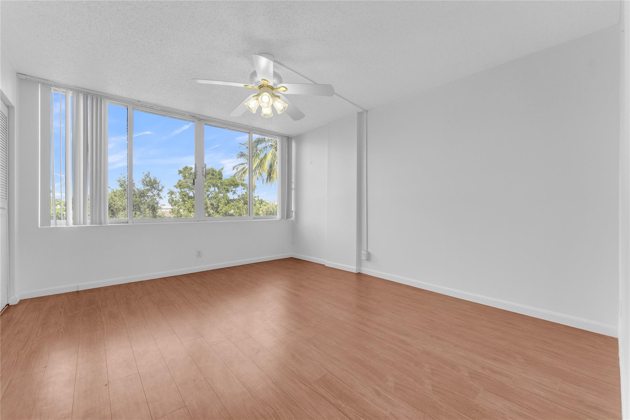 POINTE SOUTH CONDO - Residential