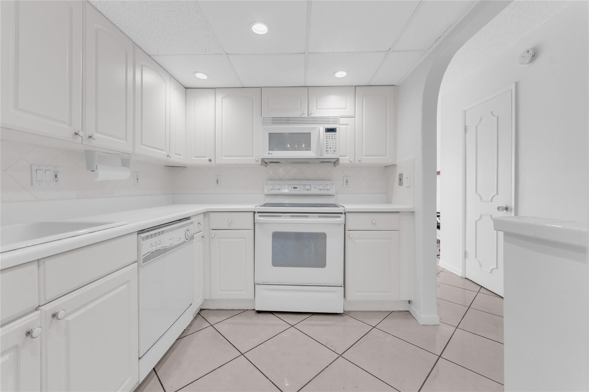 POINTE SOUTH CONDO - Residential