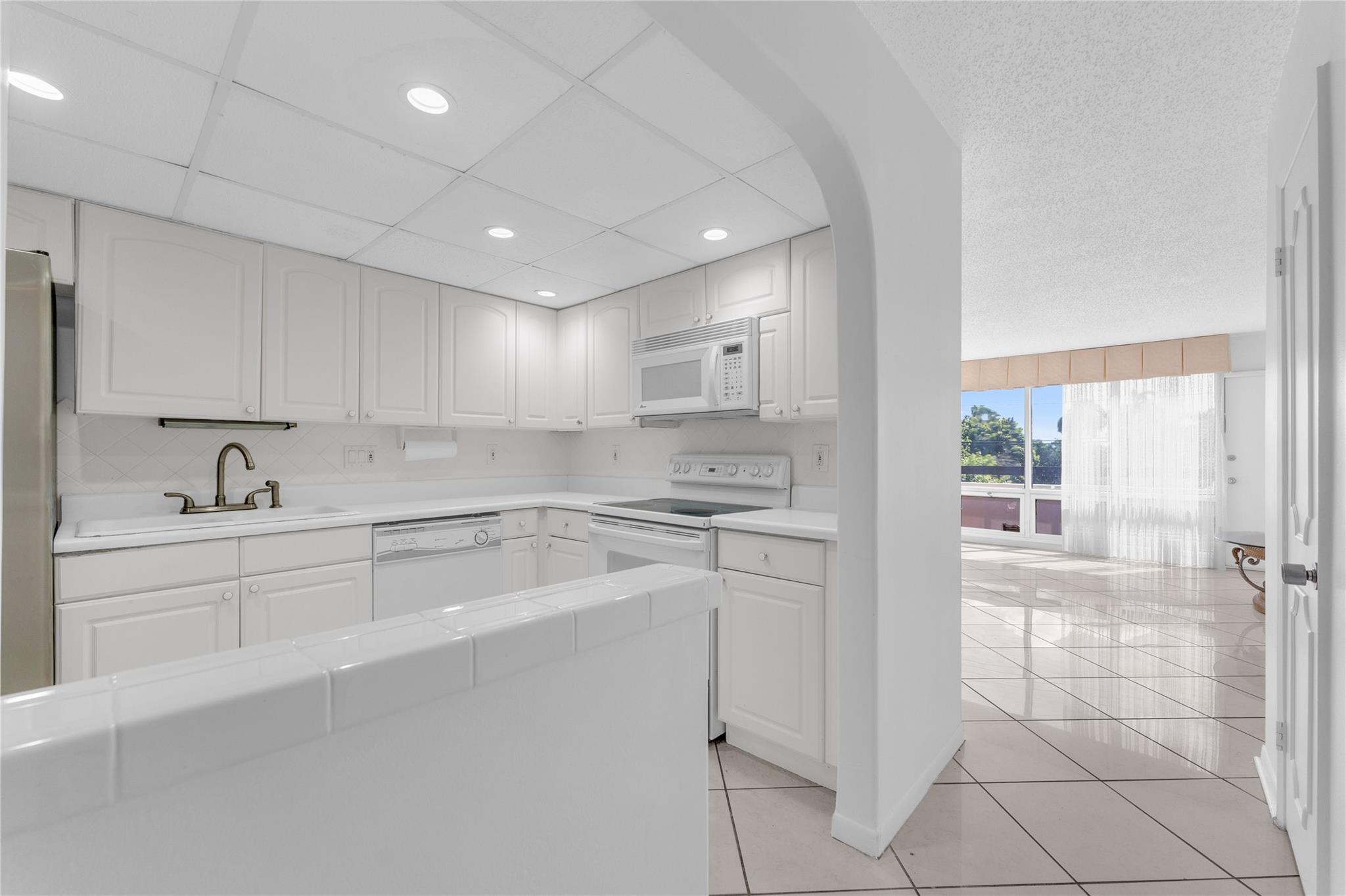POINTE SOUTH CONDO - Residential