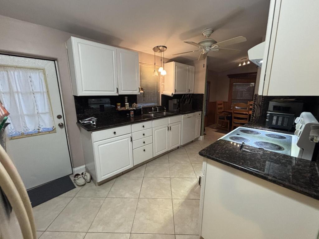 TALLOWWOOD ISLE - Residential