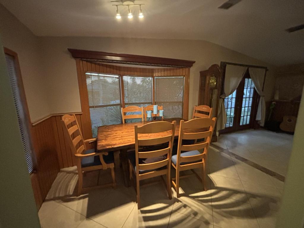 TALLOWWOOD ISLE - Residential