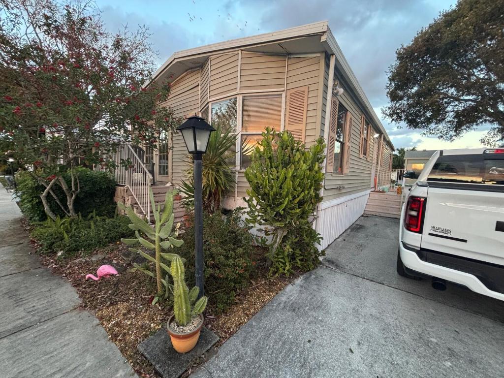 TALLOWWOOD ISLE - Residential