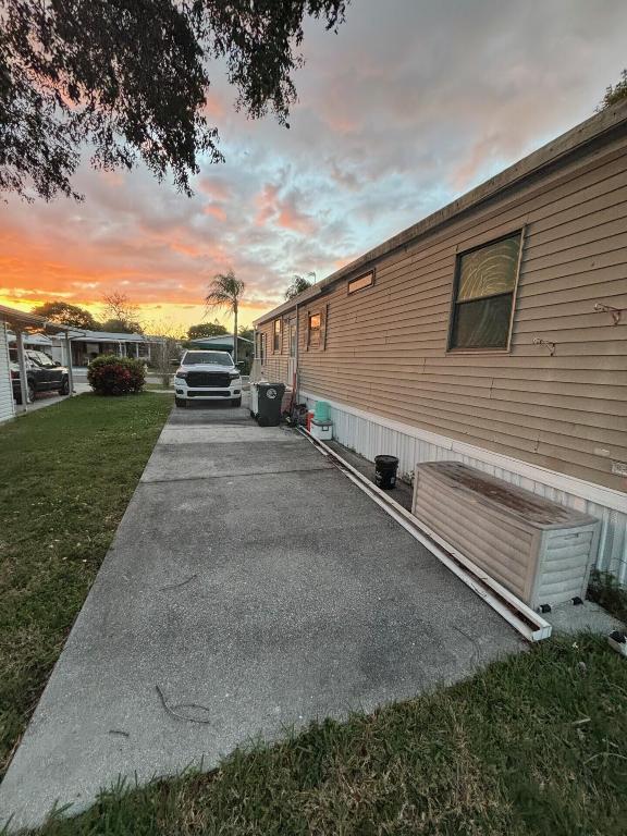 TALLOWWOOD ISLE - Residential