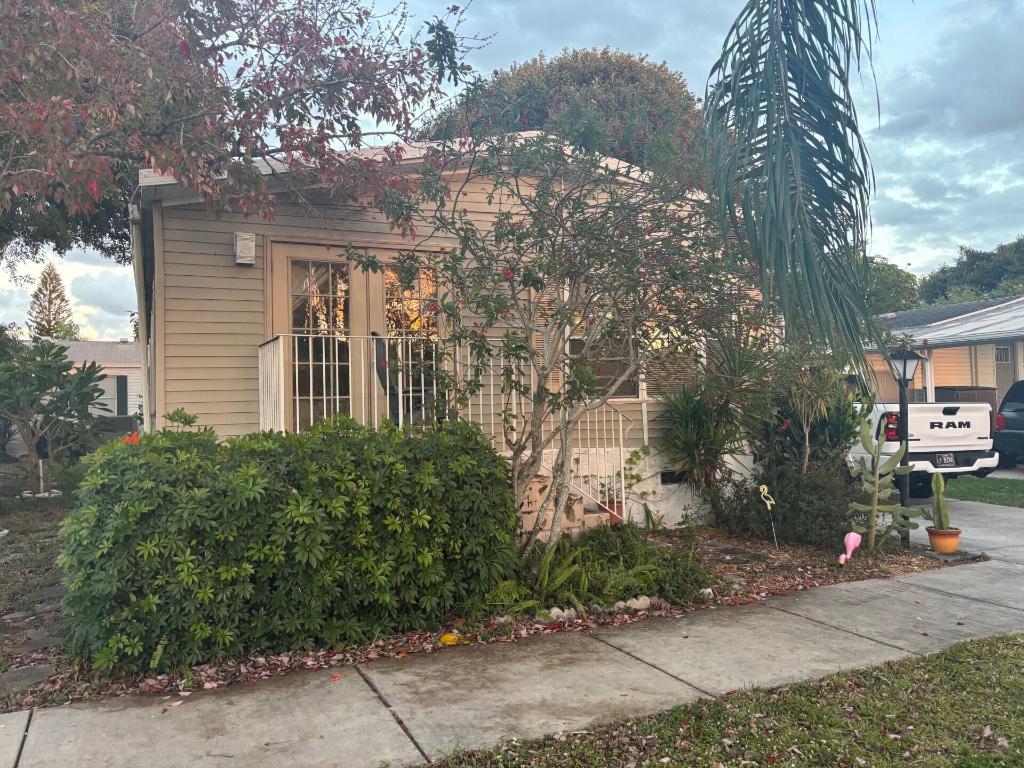 TALLOWWOOD ISLE - Residential