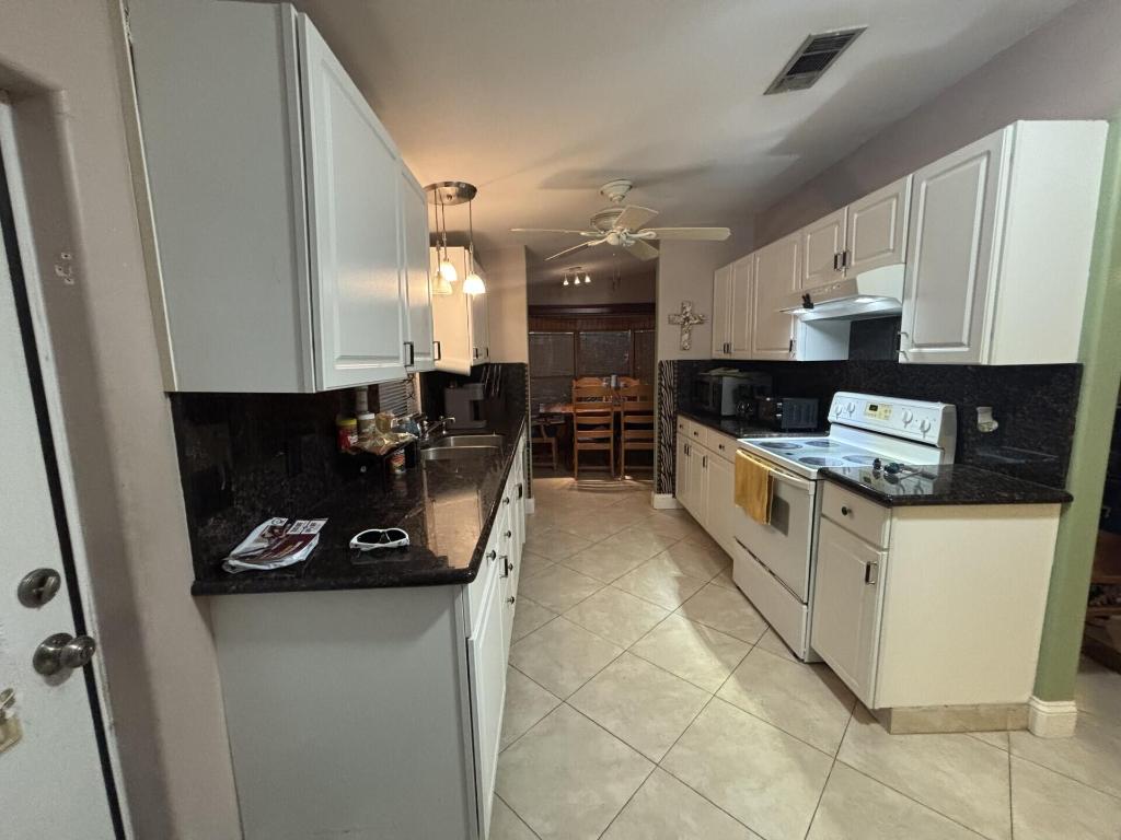 TALLOWWOOD ISLE - Residential